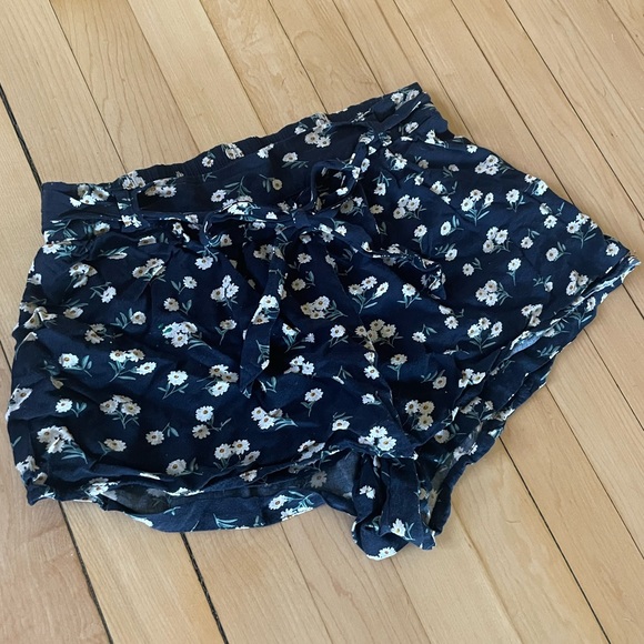 Navy Blue Daisy Floral Pattern Skort - Picture 3 of 8